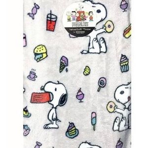 Berkshire blanket peanuts food throw blanket